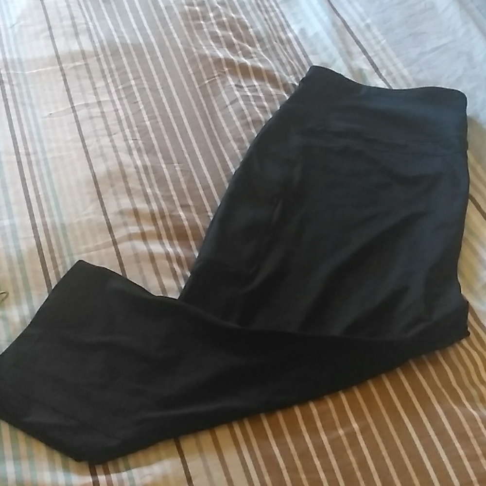 Black Tek Gear workout capris 2X